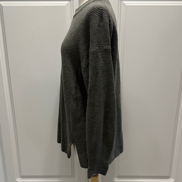 lululemon athletica Men's Charcoal Crewneck Sweater - Picture 3 of 14